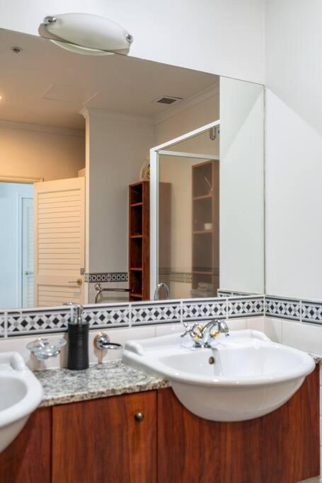Spacious Penthouse With Spectacular Harbour Views! Auckland Dış mekan fotoğraf